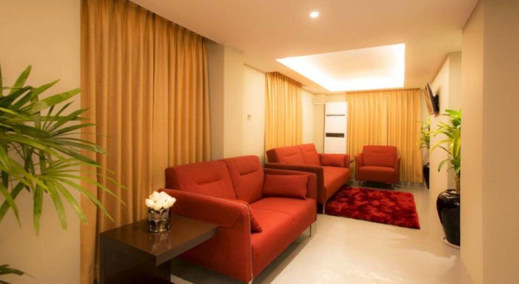 Shwe Pyi San Yar Hotel Yangon Exterior foto